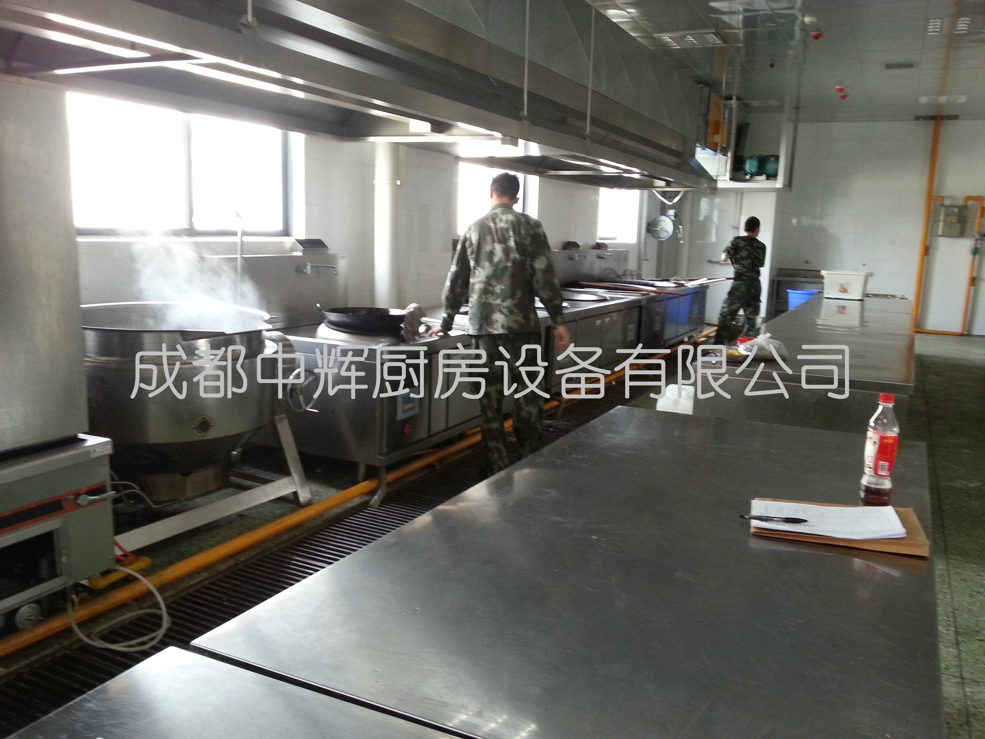 武警部隊食堂操作間